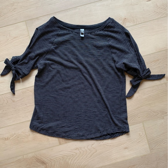 Short sleeve striped top - Picture 4 of 12